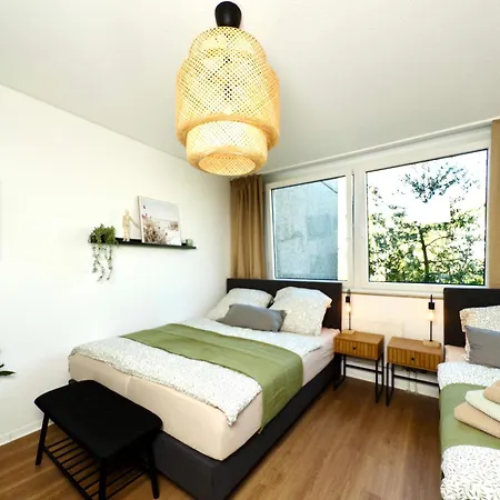 Apartment 6 Bed Upscale *