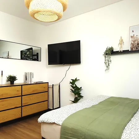 6 Bed Upscale 아파트 *