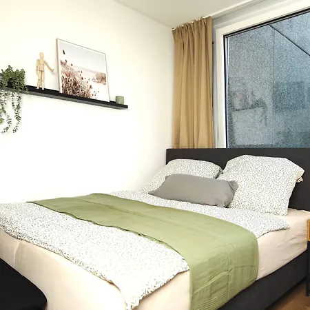 6 Bed Upscale Bochum